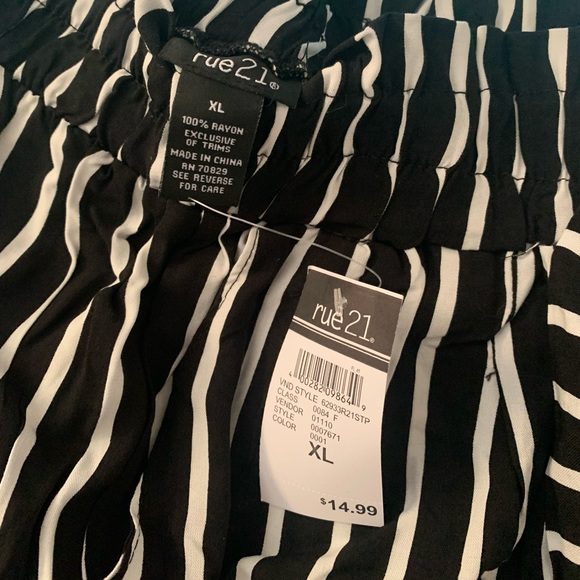 rue21 Black and White Striped Tie Front Shorts - Picture 2 of 5